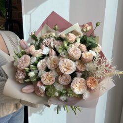 bukiet z pastelowych kwiatów